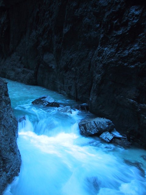 The low light made for some very nice long exposure shots. And I only had my point & click elph... no tripod, no SLR, no lenses.