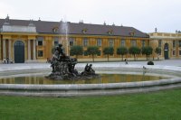A fountain in the front of Schoenbrunn.