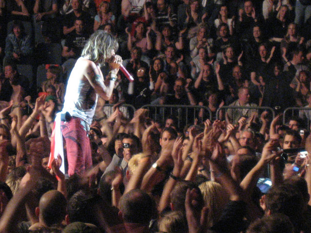 Steve spent a lot of time on the catwalk. Very cool.  Just wish he'd have turned to his right regularly.