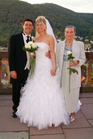 The couple with Dee's mom