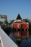 Entering the town of Kennebunkport.  It seems idyllic already.