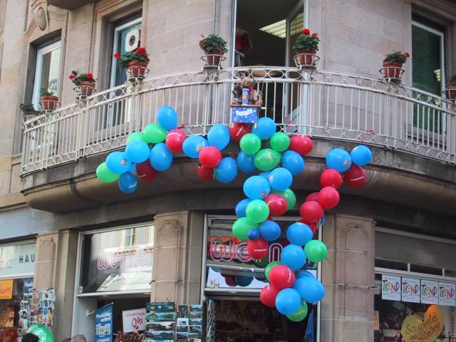 More balloons.