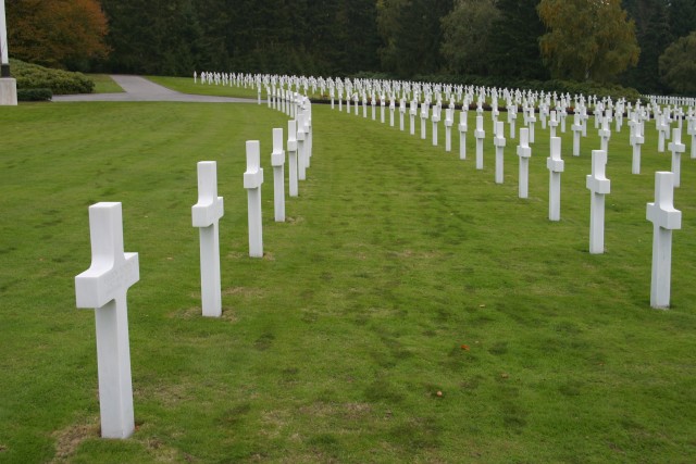Here you can really see the arc the rows followed.  I appreciated the footsteps on the ground. They seemed almost analogous to the cemetary itself, lasting reminders of those who'd passed this way before me but were now gone.